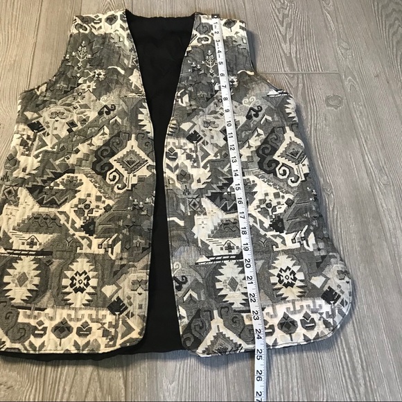 Vintage Black and White Open Front Lightweight Quilted Patchwork Print Vest - Picture 7 of 9